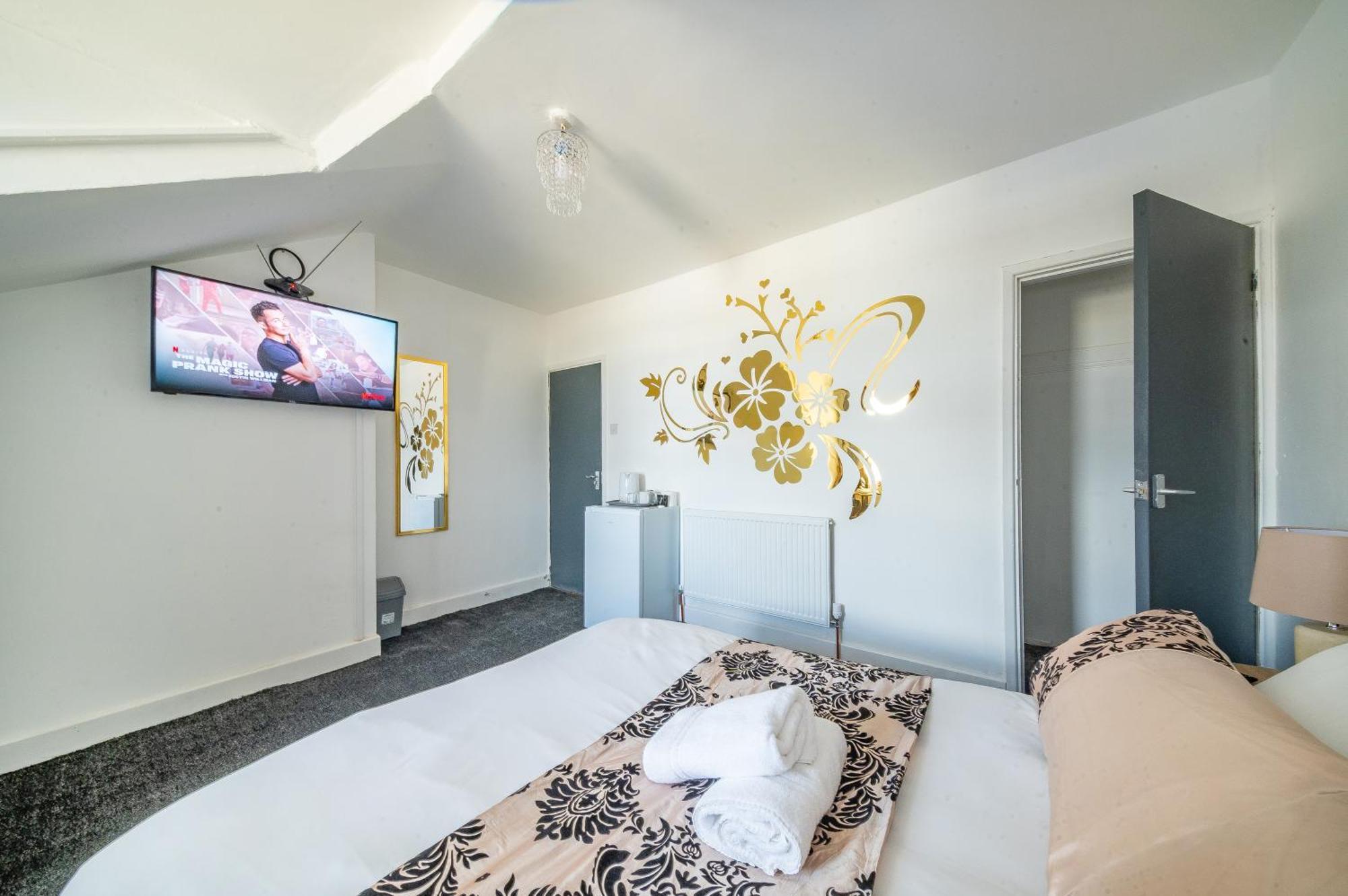 Homestay *rb246* For Your Relaxed & Cosy + Free Parking + Free Fast Wifi * *